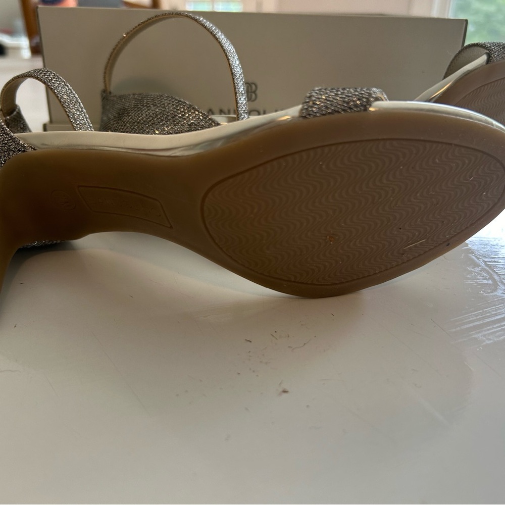 New in box. Bandolino heels gold fb, size 7.5